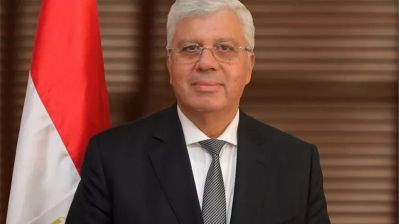  2000 جنيه ثمن سنوات الخدمة.. صرخة العاملين بالجامعات الحكومية ضد الوزير