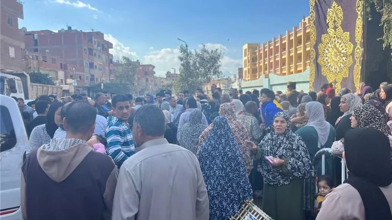 السيدات والشباب في صدارة المشهد.. توافد كثيف بالمقار الانتخابية بكفر الشيخ