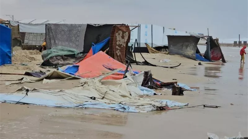 المنظمات الأهلية الفلسطينية تطالب بإنقاذ النازحين ورفع الحصار عن غزة
