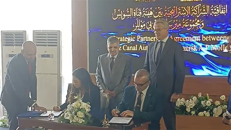 هيئة قناة السويس توقع شراكة مع ميرسك العالمية لعودة حركة الملاحة