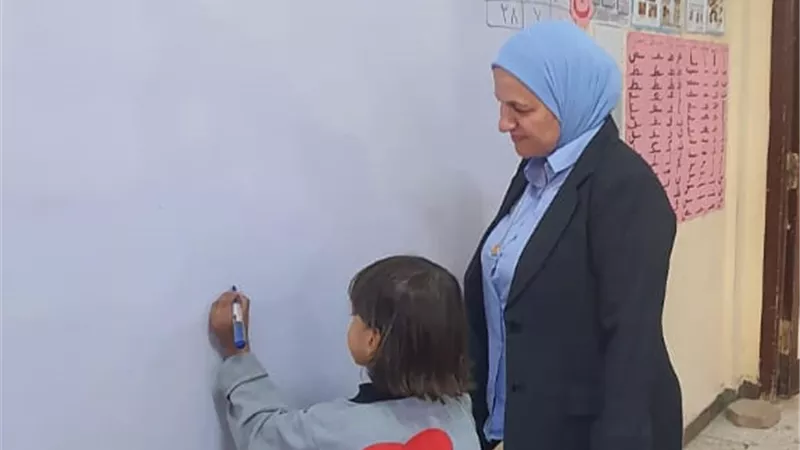 مدير «تعليم القاهرة» يتفقد مدارس اللجان الانتخابية بإدارة المقطم التعليمية