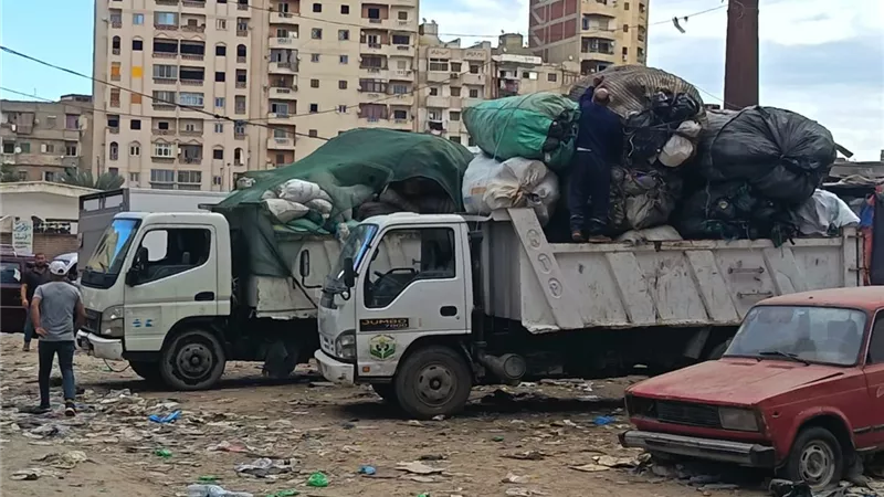رفع 85 طن مخلفات ومنع تعدي النباشين على أرض فضاء بباكوس بالإسكندرية