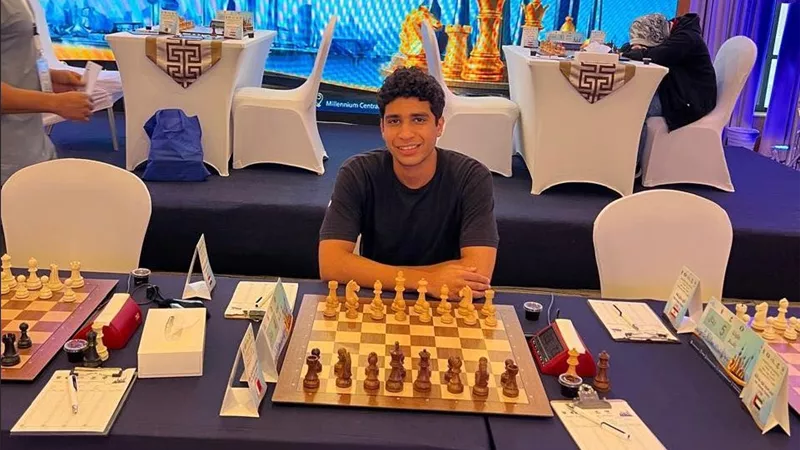 أدهم قنديل يحصد ذهبية البطولة العربية للشطرنج.. ورئيس الاتحاد يصرف مكافأة 
