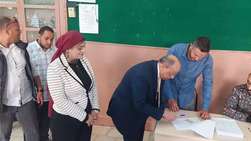 محمود شعراوي يدلي بصوته في انتخابات النواب: المشاركة ضرورة وطنية