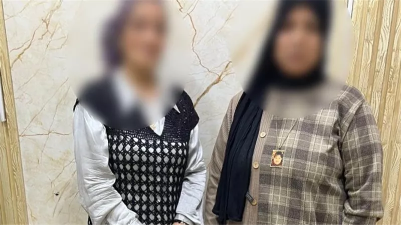 كروت دعائية وأموال وبطاقات.. ضبط سيدتين تؤثران على الناخبين