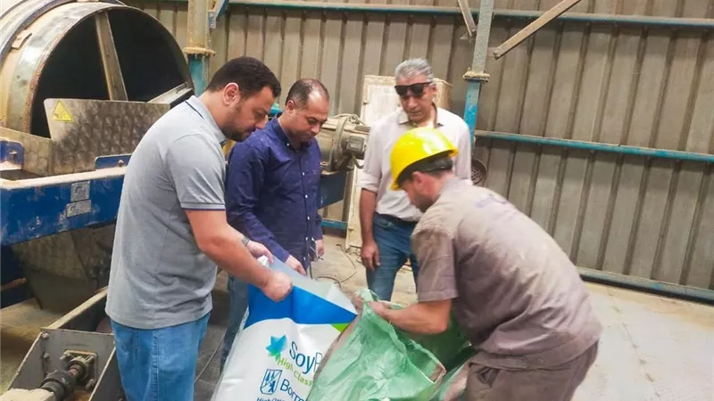 وكيل زراعة كفر الشيخ يستمع لشكاوى المزارعين