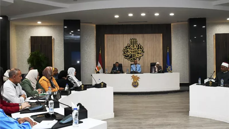 محافظ أسوان يشهد فعاليات حملة مناهضة العنف ضد المرأة