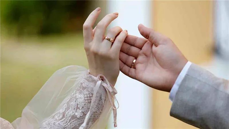 حكم استخدام العلاقة الزوجية وسيلة عقاب وضغط.. أمين الفتوى يحذر