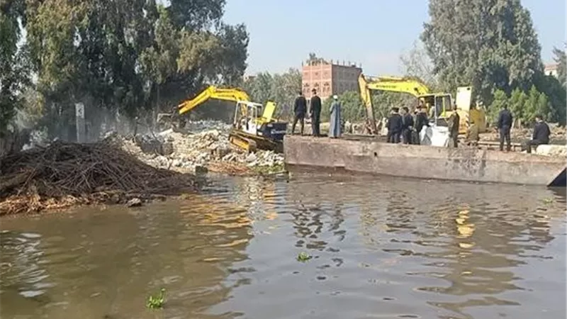 وزارة الري تزيل 327 حالة تعد على فرع رشيد