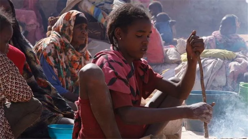 في يوم العنف ضد المرأة.. السودانيات بين مطرقة الاعتداء وسندان الجوع