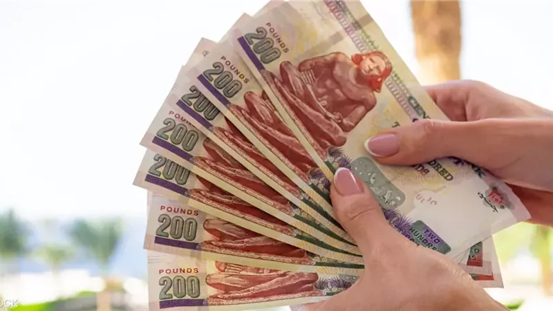 حكم خلط مال الزكاة على الصدقة وإنفاقه للفقراء.. دار الإفتاء ترد