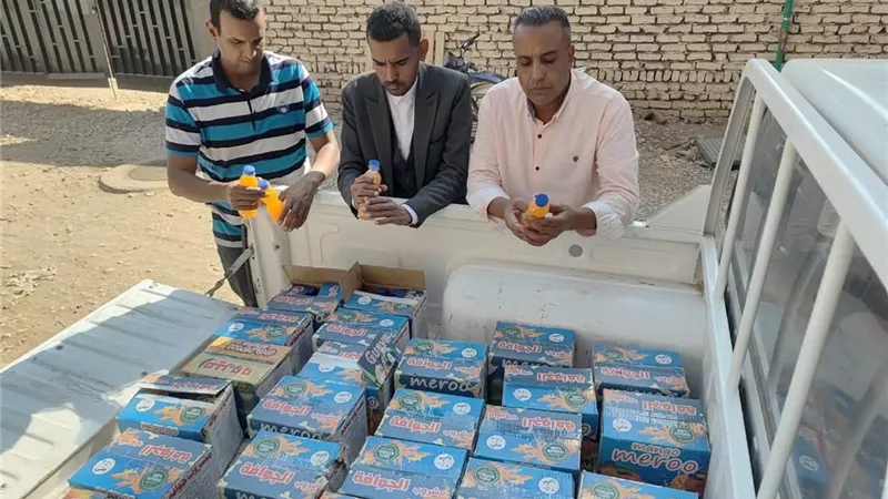 ضبط 400 زجاجة عصير مجهولة المصدر في حملة تموينية بالأقصر