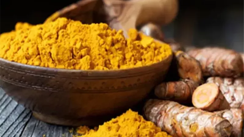 هل يشرب الكركم يوميًا؟ إليك أسرار فوائده واحتياطات قبل إدخاله إلى روتينك