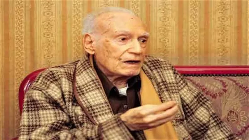 وفاة الناقد الأدبي الكبير محمد عبد المطلب عن عمر يناهز 88 عاما 