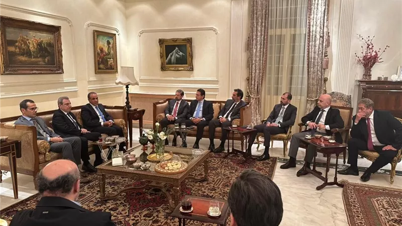 وزير الخارجية يلتقي نوابًا لبنانيين في مستهل زيارته إلى بيروت
