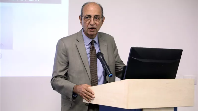 وزارة الصحة تستقدم خبيرًا مصريًا عالميًا في أحدث جراحات أورام الثدي