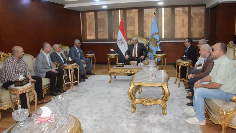 محافظ الغربية يجتمع برئيس شركة جنوب الدلتا لتوزيع الكهرباء