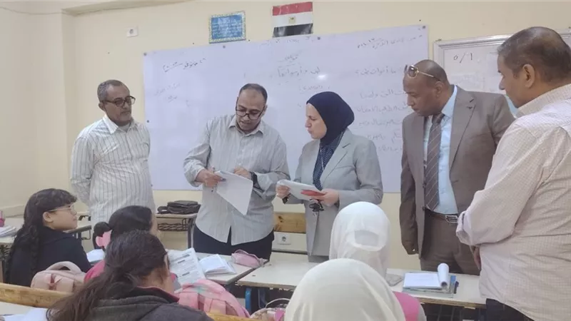 مدير تعليم القاهرة تتفقد مدارس المعادي لمتابعة الانضباط وتحسين الجودة