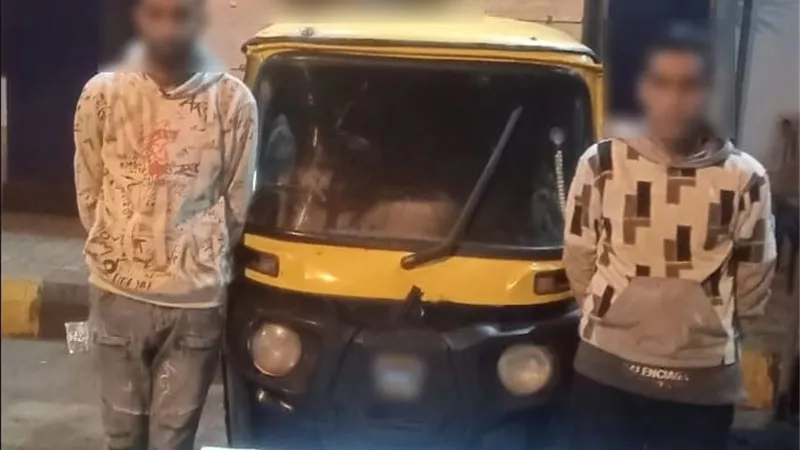 توك توك وسلاح أبيض.. الأمن يضبط عاطلين بعد مشهد متهور هدد حياة المارة 