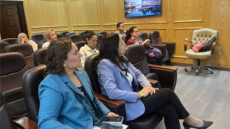 جامعة عين شمس تبحث أساليب تنمية مهارات الكتابة العلمية للباحثين