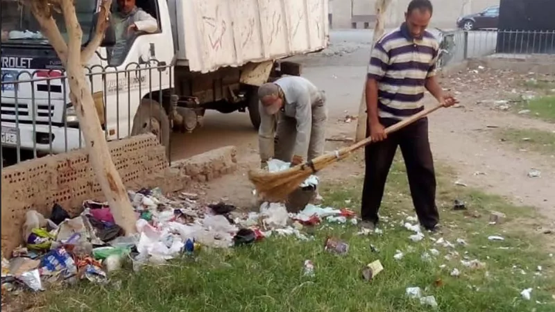 عقب انتهاء الانتخابات.. إزالة القمامة ولافتات الدعاية بالشرقية|صور 