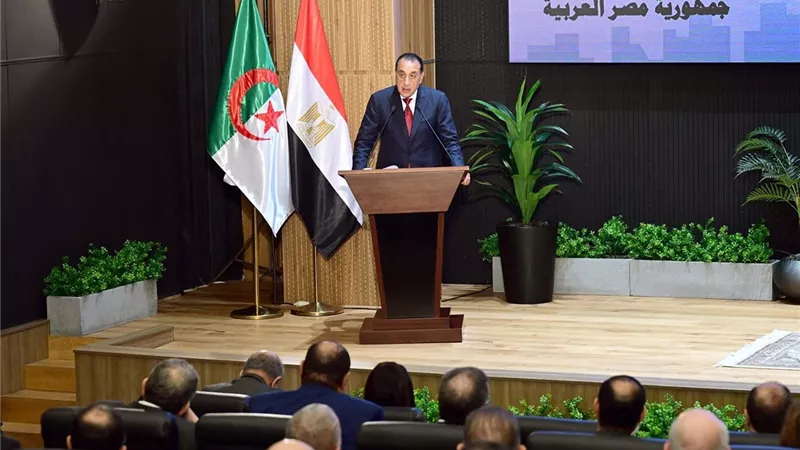 مدبولي: لن ندخر جهدًا في إزالة العقبات أمام الشركات الجزائرية العاملة بمصر