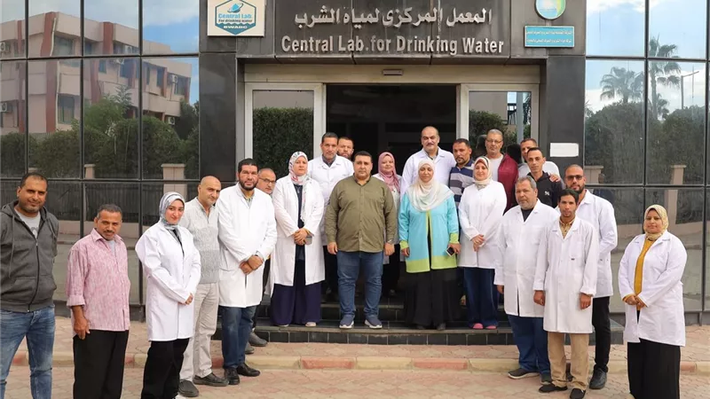رئيس مياه البحيرة يتفقد قطاع المعامل والجودة ويشيد بدور الرقابة المعملية