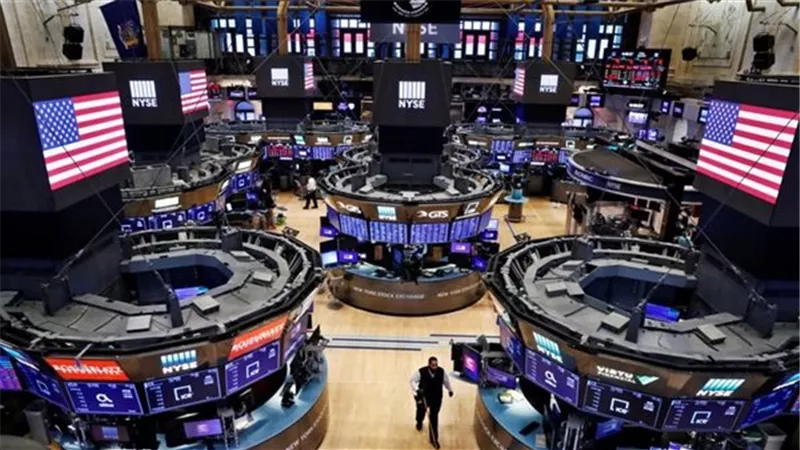 الأسهم الأمريكية تتراجع قبل بيانات التضخم وسط تقلبات قطاع التكنولوجيا