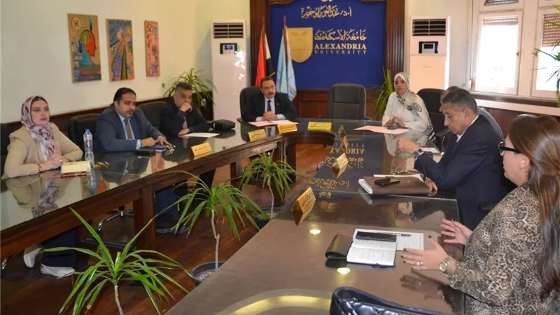 جامعة الإسكندرية تبحث آليات الدعم والتمكين للطلاب ذوي الهمم