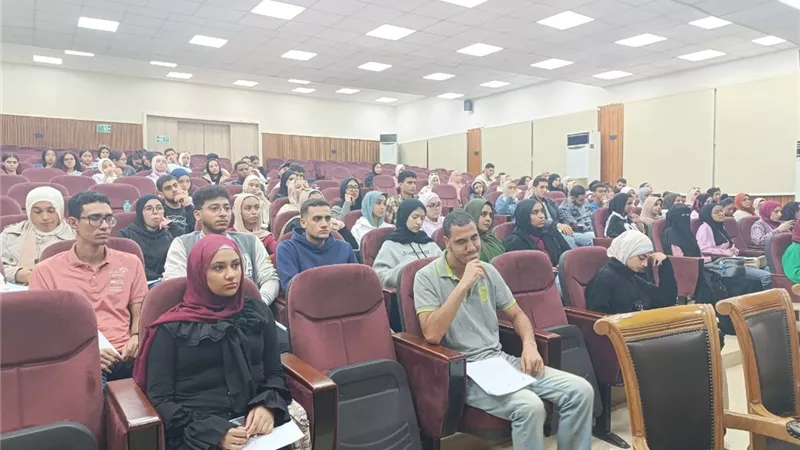 عميد آداب عين شمس: تسليح الطلاب بمهارات غير تقليدية حول مهارات التسويق