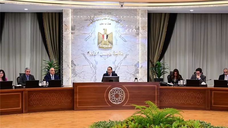الحكومة تناقش تطوير الفنادق والمناطق الأثرية وتحسين تجربة السائحين