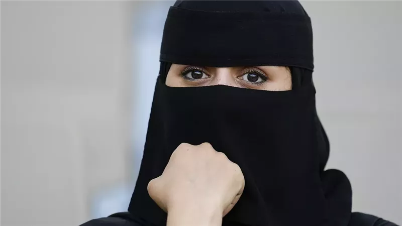 حكم طاعة الأهل في عدم ارتداء النقاب.. «الإفتاء» توضح