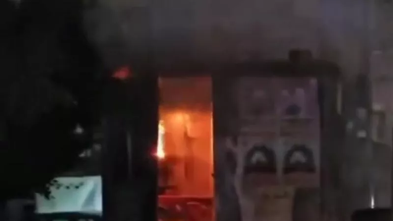 السيطرة على حريق نشب في محول كهربائي بالبحيرة