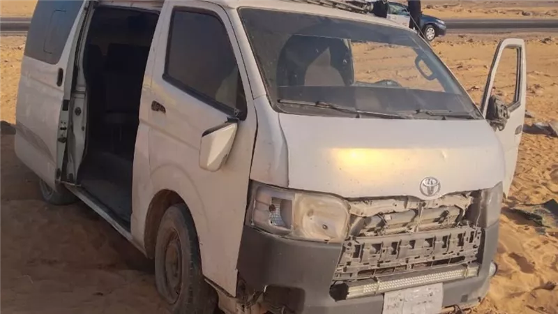 انقلاب سيارة شرطة بطريق أبو سمبل السياحي بأسوان.. وإصابة 9 أشخاص