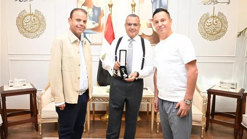 محافظ جنوب سيناء يكرم منظمي احتفالية «زامنا» ويعلن تنظيمها سنويا