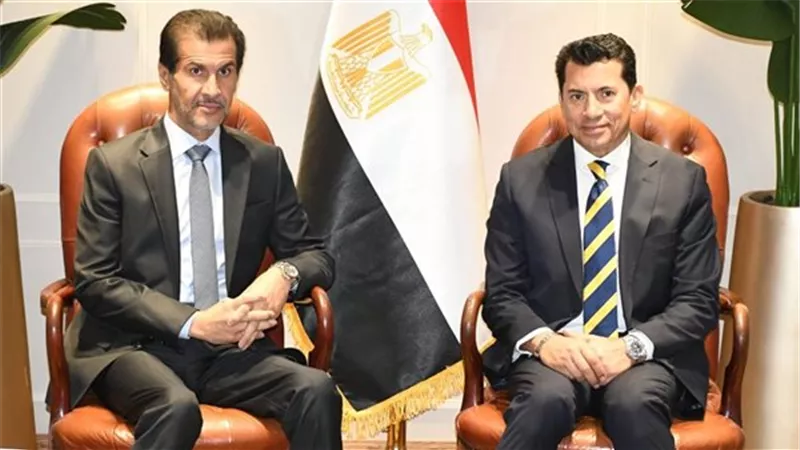 السفير القطري يدعو وزير الشباب والرياضة لحضور مباراة افتتاح كأس العرب