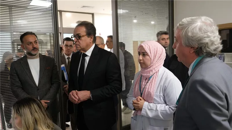 وزير الصحة يزور أكبر مجمع طبي في أوروبا