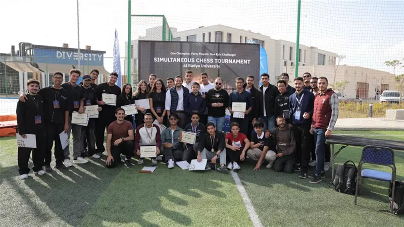 مباراة استعراضية بين عبد الرحمن سامح بطل العالم في الشطرنج و40 لاعبًا