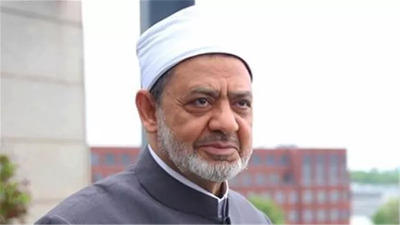 قائد ديني كرّس عمره لخدمة الإسلام.. مجلة منبر الوافدين تحتفي بالإمام الطيب