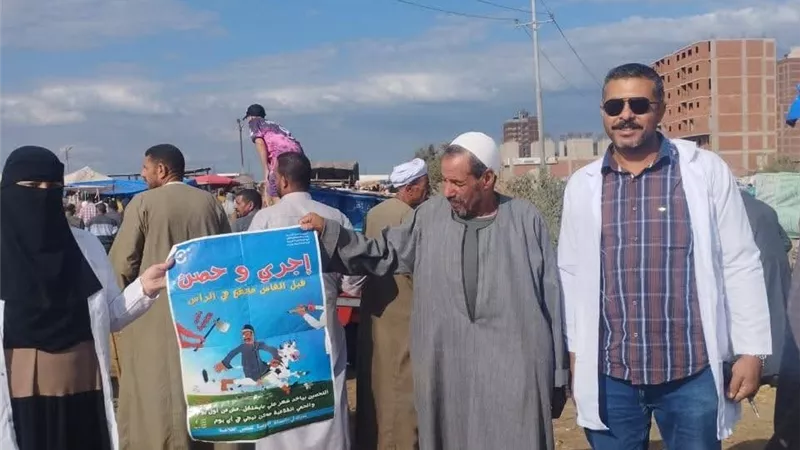 بيطري كفر الشيخ يتابع الحالة الوبائية ميدانيًا بسوق الطيور |صور