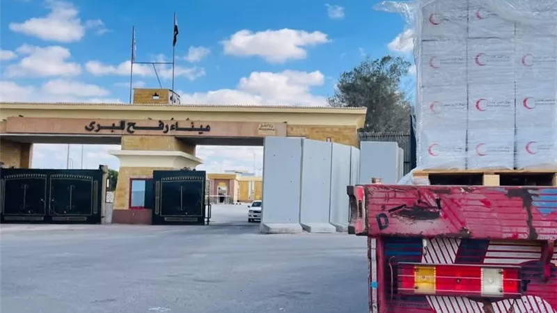 الهلال الأحمر المصري يدفع بـ260 ألف سلة غذائية و50 ألف بطانية لغزة