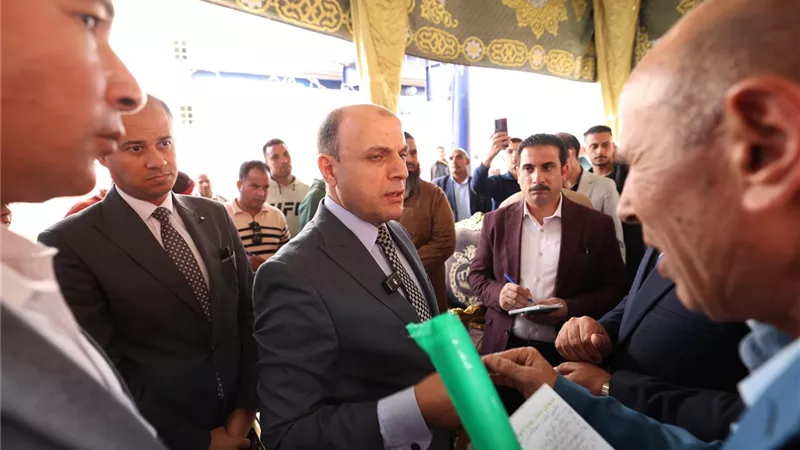 محافظ كفر الشيخ يستمع لشكاوى وطلبات أهالي دسوق