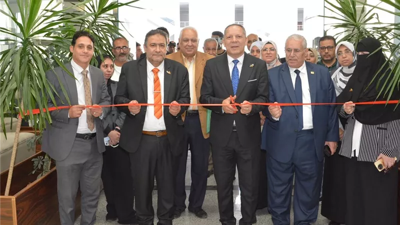 رئيس جامعة دمياط يفتتح معرض المخرجات البحثية بكلية الطب   