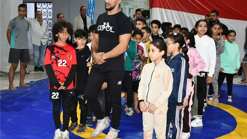 مدير رياضة بورسعيد يستقبل البطل الأولمبي كرم جابر