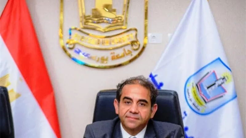 رئيس جامعة بورسعيد يهنئ فاطمة النجار لحصولها على ذهبية رفع الأثقال
