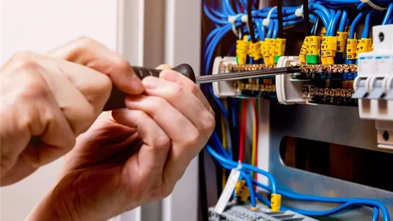 العدادات تحت المراقبة… حملات أمنية لضبط المخالفات وسرقة الكهرباء