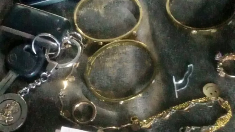 القناعة كنز لا يفنى.. سائق أقصري يعيد حقيبة بها أموال ومجوهرات