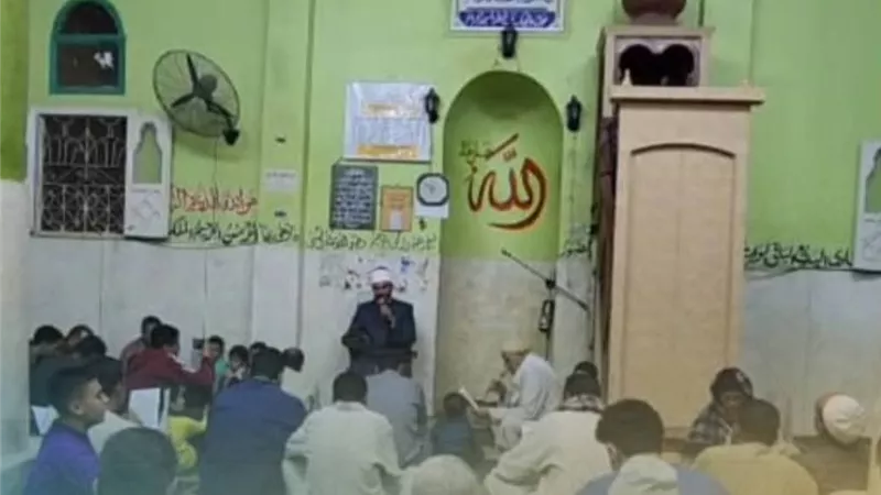 أوقاف البحيرة تنفذ مجالس قراءة البردة الشريفة للإمام البوصيري بالمساجد