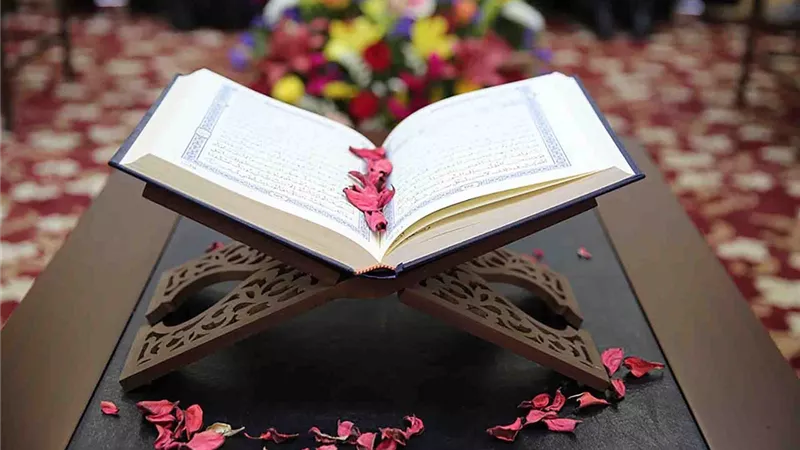حصانة وضمانة.. أستاذ بجامعة الأزهر يوضح فضائل سورة الملك|خاص