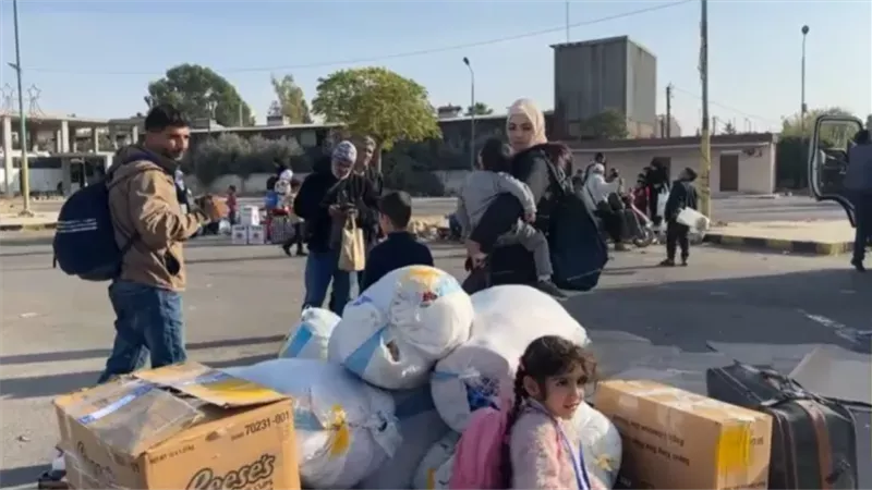 الاحتلال الإسرئيلي يدفع عائلات للنزوح من بلدة بيت جن السورية|فيديو